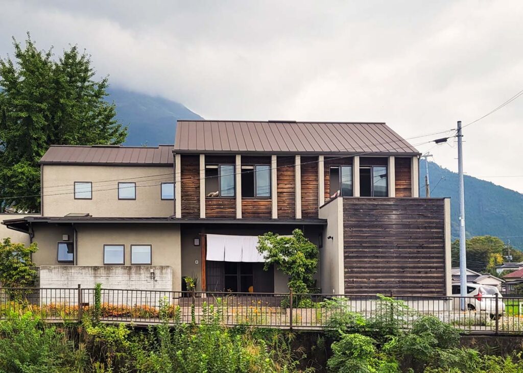 building of tsurunoyu japanese tatami mat hotel